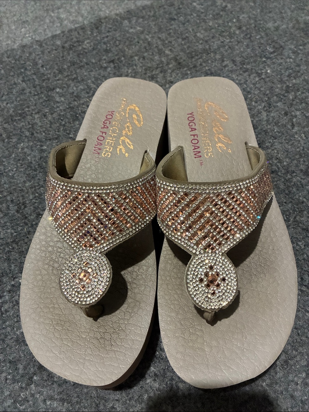 👠 Skechers Rhinestone Embellished Thong Sandals